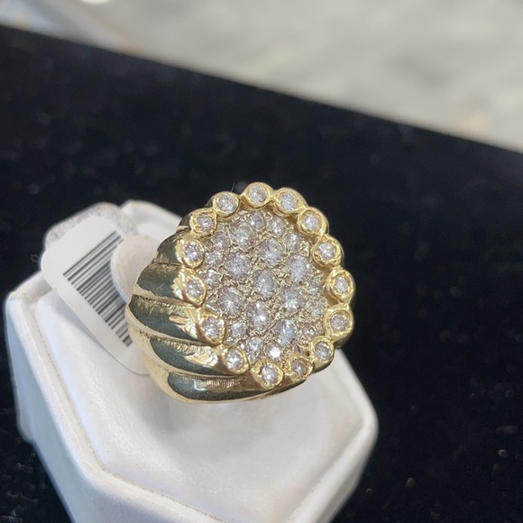 14 karat gold diamond cluster Power Ring - Picture 5 of 14